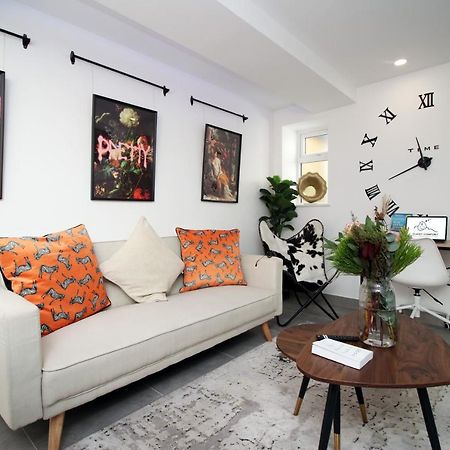 New Spacious 2 Bed Getaway - Private Courtyard! - Underfloor Heating Кардифф Экстерьер фото