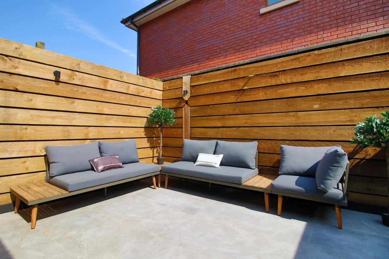 New Spacious 2 Bed Getaway - Private Courtyard! - Underfloor Heating Кардифф Экстерьер фото