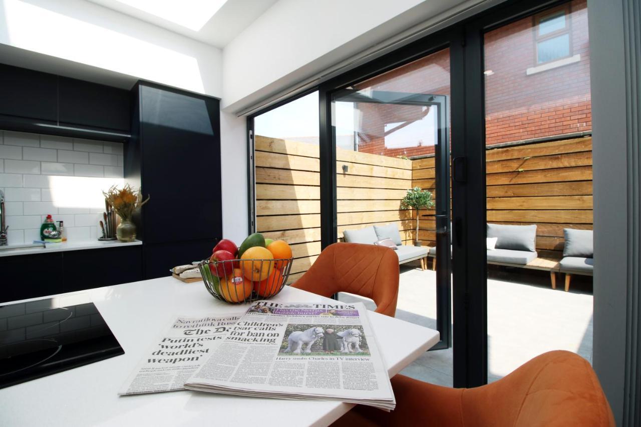 New Spacious 2 Bed Getaway - Private Courtyard! - Underfloor Heating Кардифф Экстерьер фото