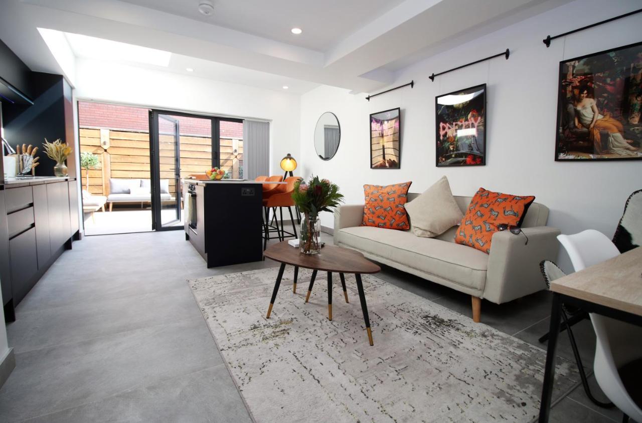 New Spacious 2 Bed Getaway - Private Courtyard! - Underfloor Heating Кардифф Экстерьер фото