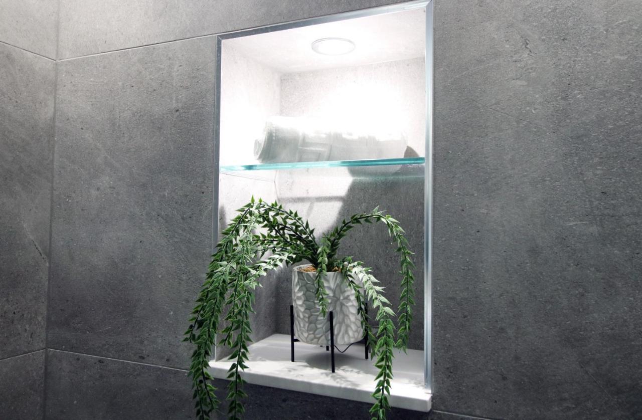 New Spacious 2 Bed Getaway - Private Courtyard! - Underfloor Heating Кардифф Экстерьер фото