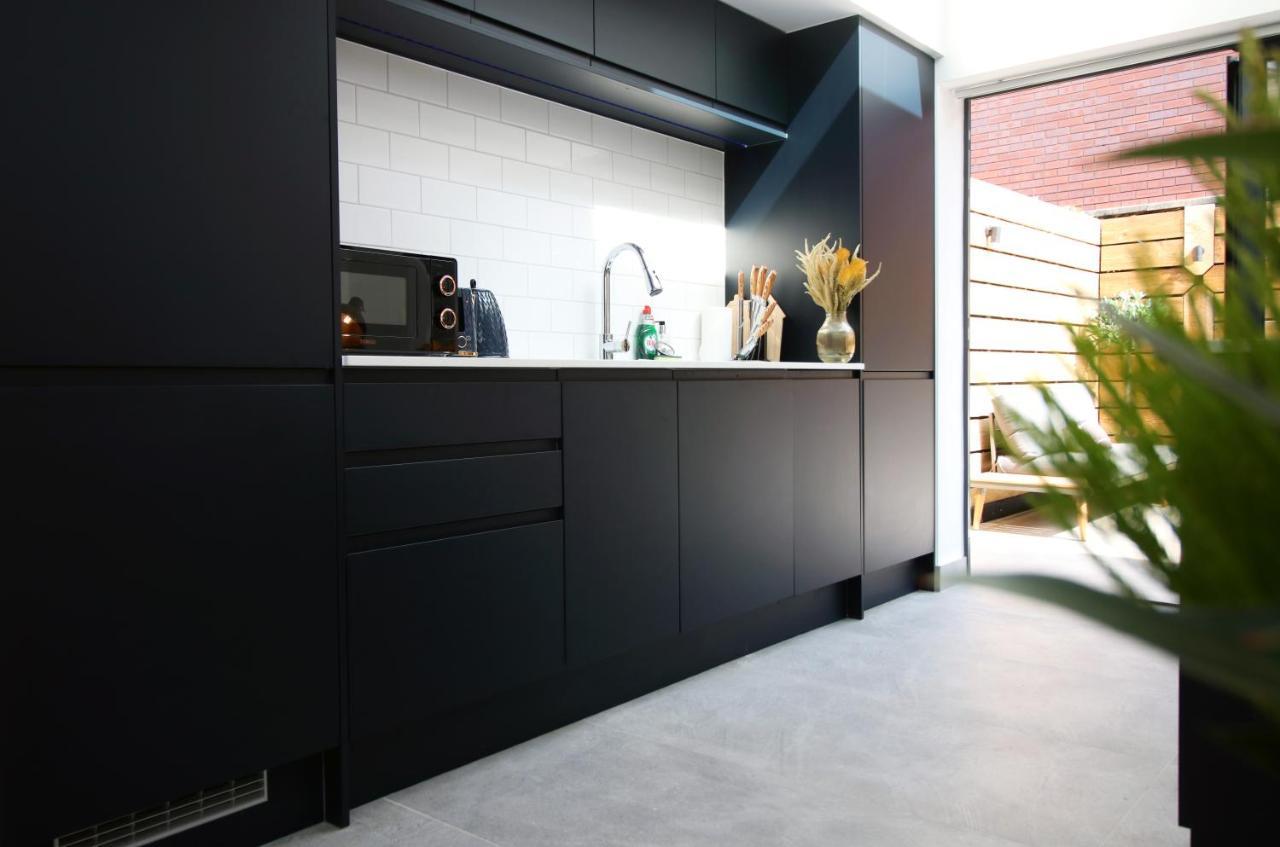 New Spacious 2 Bed Getaway - Private Courtyard! - Underfloor Heating Кардифф Экстерьер фото