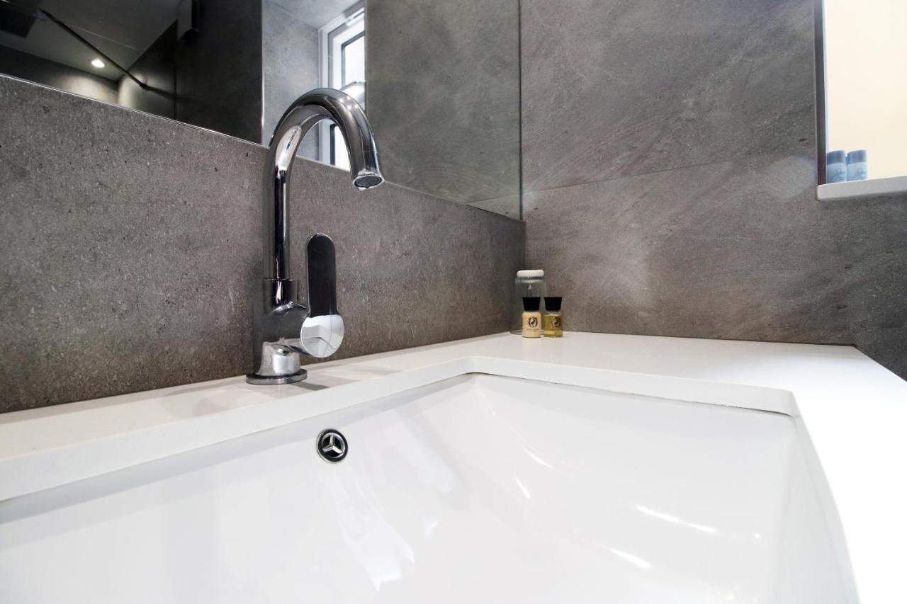 New Spacious 2 Bed Getaway - Private Courtyard! - Underfloor Heating Кардифф Экстерьер фото