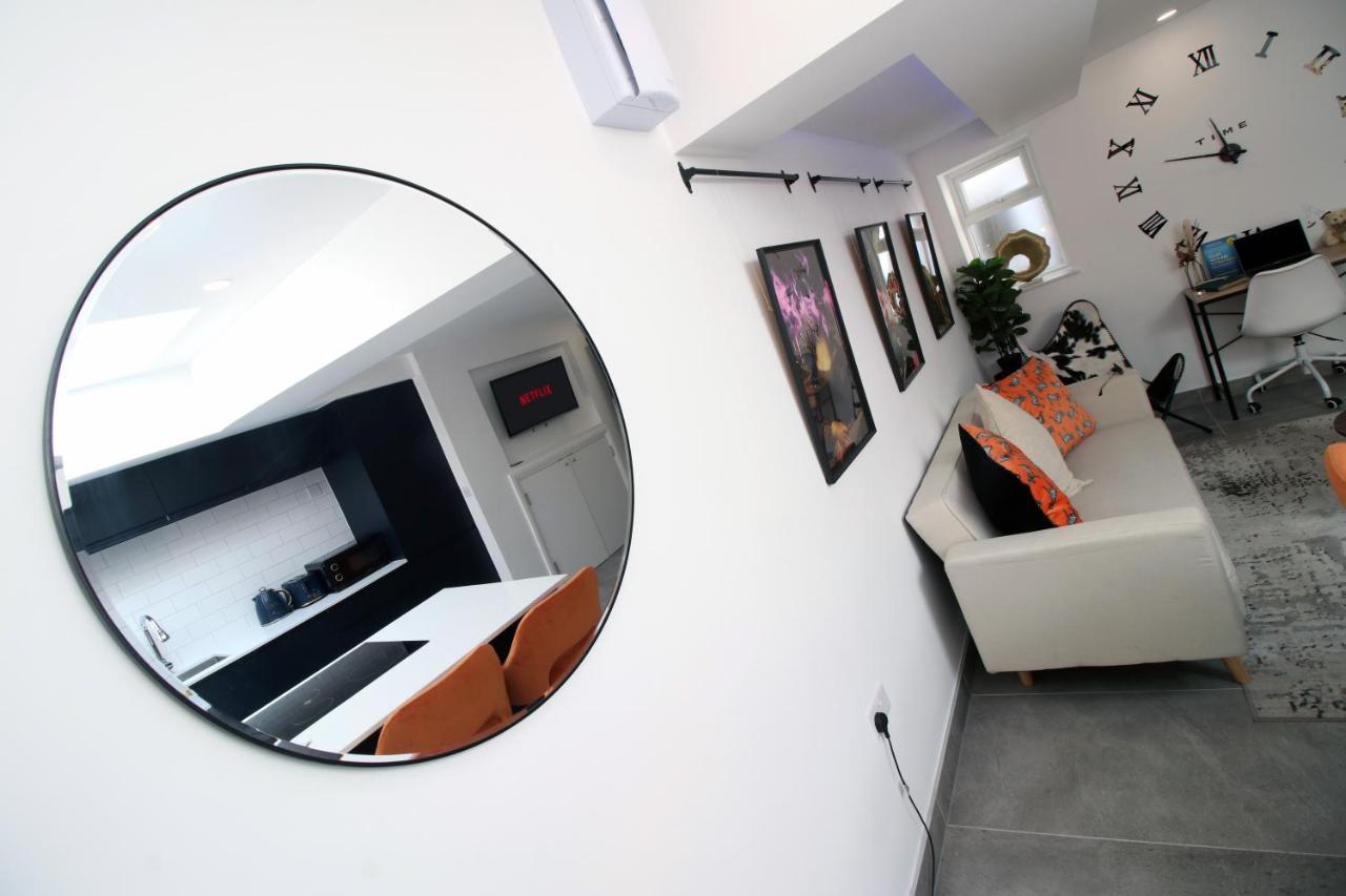 New Spacious 2 Bed Getaway - Private Courtyard! - Underfloor Heating Кардифф Экстерьер фото