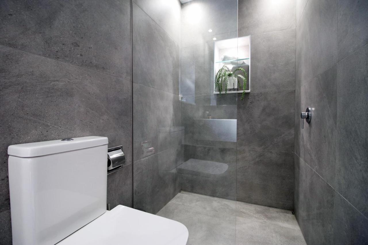 New Spacious 2 Bed Getaway - Private Courtyard! - Underfloor Heating Кардифф Экстерьер фото